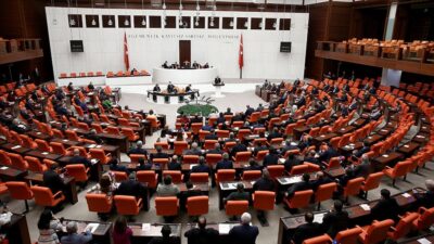 TBMM’nin Fransa Cumhurbaşkanı Macron’u ‘telin ve teşhir’ kararı Resmi Gazete’de