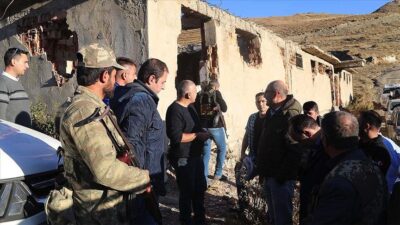 Kardeşinin şehit düştüğü mevziyi ziyaret eden kaymakam duygusal anlar yaşadı