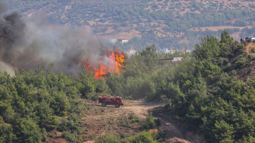 YPG/PKK, Hatay’daki orman yangınını propaganda çalışmasına dönüştürdü