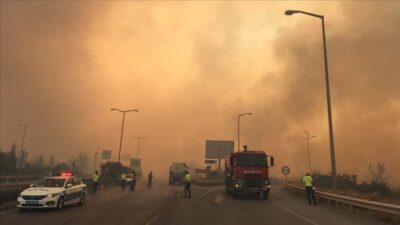 Kâbus gibi! Orman yangını 3 ilçeye yayıldı