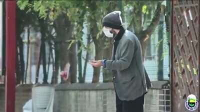 Tiyatro oyuncusu dilenci kılığında sokak sokak gezdi