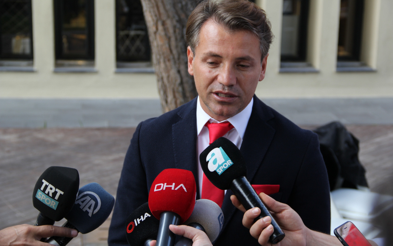 Süper Lig ekibinde flaş ayrılık! İstifa etti… Süper Lig ekibinde flaş ayrılık! İstifa etti…