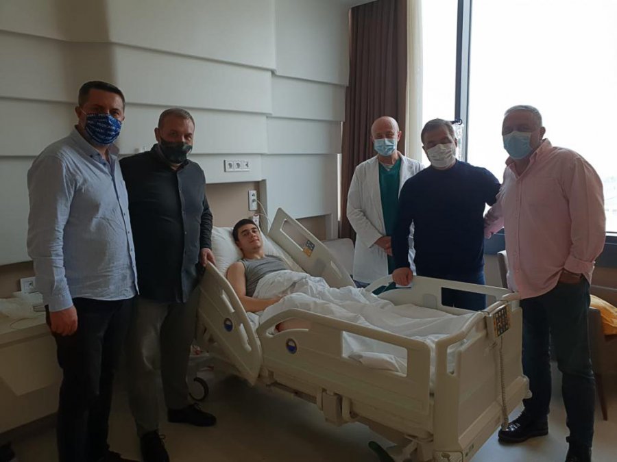 Bursaspor’un genç ismi ameliyat oldu… Başkan Kamat’tan ziyaret…