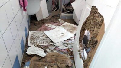 Faciadan dönüldü! Çatıyı delip eve girdi