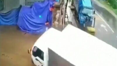 Bursa’da yağmur hayatı felç etti! ‘Yok böyle bir park ediş’