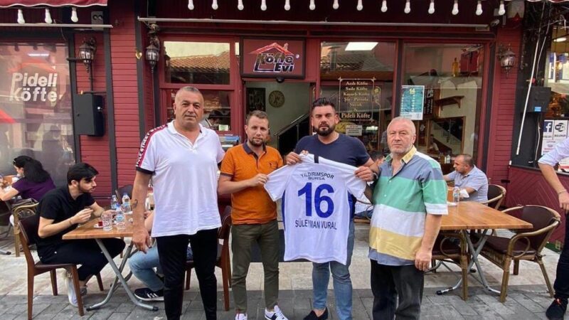 Misli.com 3.Lig'deki Bursa ekibi Yıldırımspor'un yöneticileri, deplasman sponsoru olan Köfteci
