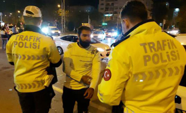 Yardım çadırından hırsızlık yaparken yakalandı! Yardım çadırından hırsızlık yaparken yakalandı!