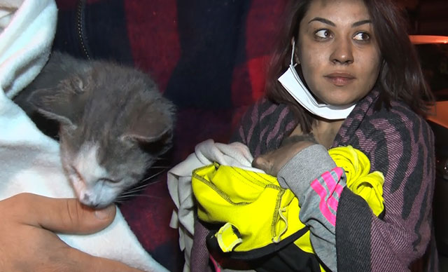 Kardeşlerin hayatını kedi kurtardı