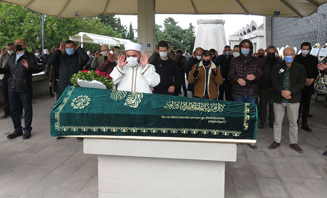 Ünlü oyuncu son yolculuğuna uğurlandı