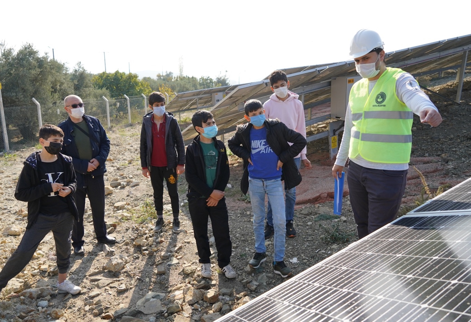 Kestel Belediyesi, Güneş Enerji Santrali’nin kapılarını öğrencilere açtı