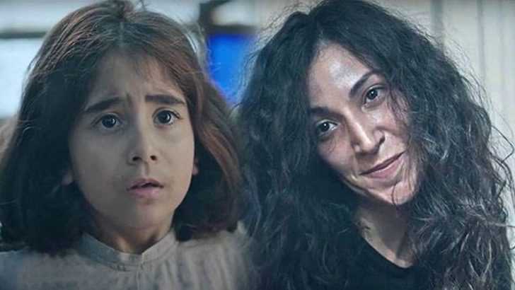 Kırmızı Oda’da Alya’nın annesini canlandıran Cemre Melis Çınar’dan dikkat çeken açıklama! Kırmızı Oda’da Alya’nın annesini canlandıran Cemre Melis Çınar’dan dikkat çeken açıklama!