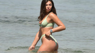 Bikinili pozlarıyla büyüledi!