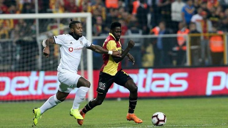 Süper Lig ekiplerinden Göztepe, Andre Poko'nun sözleşmesinin feshedildiğini kamuoyuna duyurdu.