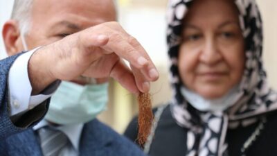 Muhtar eşini şoka uğrattı! 46 yıldır evlilik cüzdanında saklıyormuş