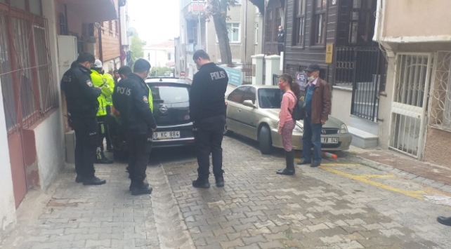 Babasının arabasını alan ehliyetsiz sürücü bir polisi yaraladı