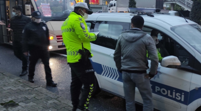 Fazla yolcu alan minibüs şoförü: Ben almadım onlar bindi Fazla yolcu alan minibüs şoförü: Ben almadım onlar bindi