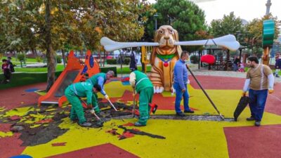 Parktaki sembollerle ilgili soruşturma: İki kişi görevden uzaklaştırıldı