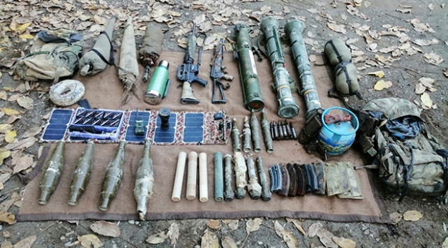 Hakkari’de 5 sığınakta çok sayıda silah ve mühimmat ele geçirildi