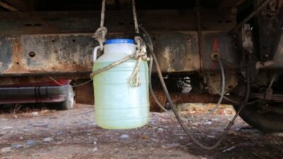 Mazot deposu turşu bidonu, yükü kamyon