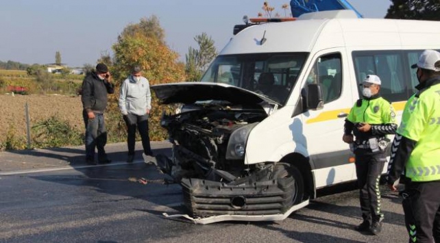 Öğrenci servisi devrildi: 8 yaralı Öğrenci servisi devrildi: 8 yaralı