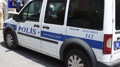 Karantinada olması gerekiyordu, kahvehanede yakalandı