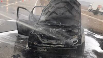 Seyir halindeyken yanan otomobil kullanılamaz hale geldi