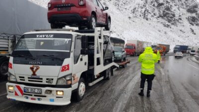 Erzincan-Sivas kara yolunda ulaşıma kar ve sis engeli
