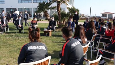 Bakan Soylu kadın futbol takımının kampına katıldı