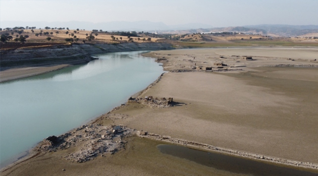 Baraj suları çekildi, köy sakinlerinin hatıraları canlandı