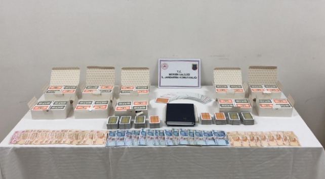 Mersin’de kumar oynayan 11 kişiye 56 bin lira ceza Mersin’de kumar oynayan 11 kişiye 56 bin lira ceza