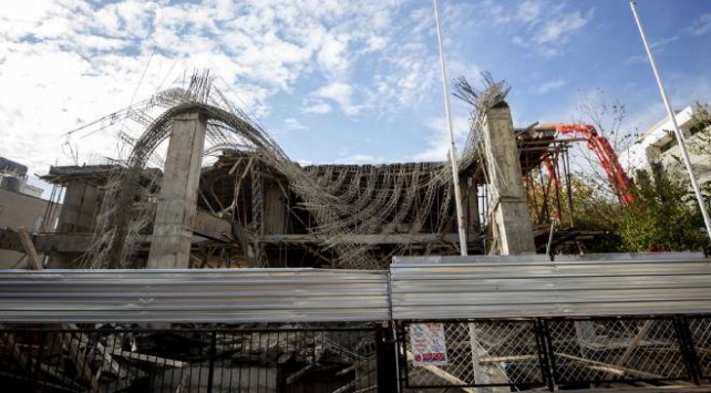 İnşaatta beton kalıbı çöktü: 4 yaralı İnşaatta beton kalıbı çöktü: 4 yaralı