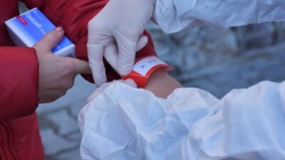 Bartın’da pozitif ve temaslı kişiler için bileklik uygulaması başladı