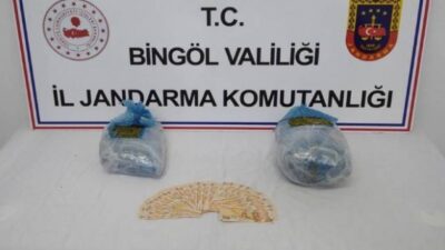 Durdurulan araçta sahte para ve uyuşturucu
