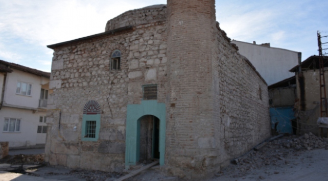 500 yıllık camide Roma dönemine ait taşlar çıktı 500 yıllık camide Roma dönemine ait taşlar çıktı