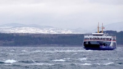 Gökçeada feribot seferlerine fırtına engeli