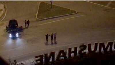 Kısıtlamalara rağmen yolda halay çeken 5 kişiye ceza