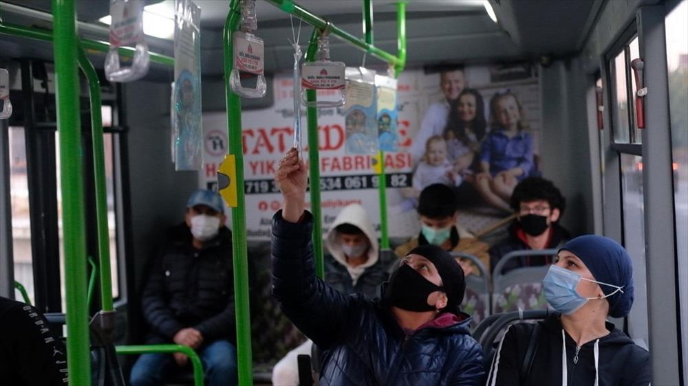 İnegöl Belediyesi otobüsleri kitaplarla donattı