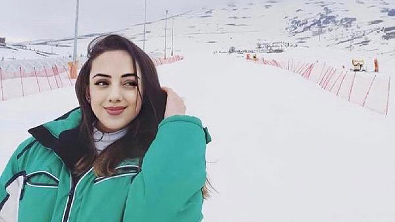 20 yaşındaki Burcu, koronavirüse yenildi 20 yaşındaki Burcu, koronavirüse yenildi