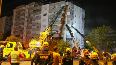 Depremde iki katı çökmüştü… Yıkımına başlandı