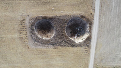 Tarlasında 2 obruk oluştu! ‘Riskli de olsa her yıl…’