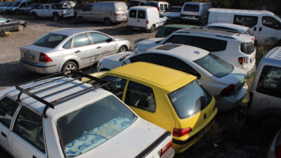 Yüzlerce araç burada çürüyor! Piyasa değeri dudak uçuklatıyor