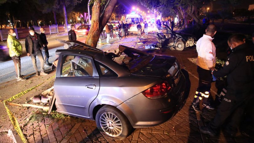 Makas faciası! Otomobil ikiye bölündü