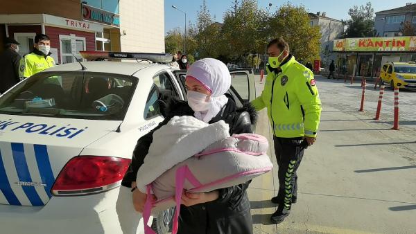 Yer: Bursa… Sena bebeğin imdadına polis yetişti Yer: Bursa… Sena bebeğin imdadına polis yetişti