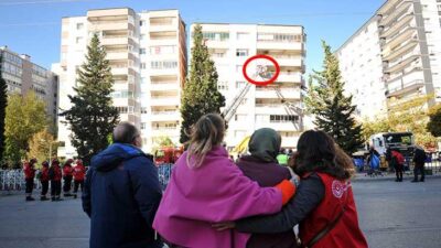 Vatandaşlar dikkatlice takip etti! İzmir’de çarpıcı görüntü