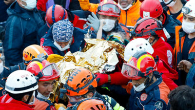 İzmir’de mucizenin ismi ‘Elif’ oldu! 65 saat sonra enkazdan sağ çıkarıldı…