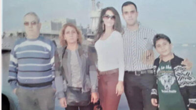 Enkaz altında 14 saat boyunca, ölen torunun elini bırakmadı