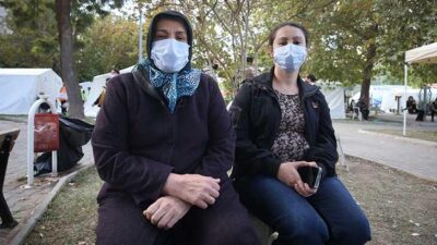 Mucizevi kurtuluş! Yıkılan binanın içinde bir delik bulup…