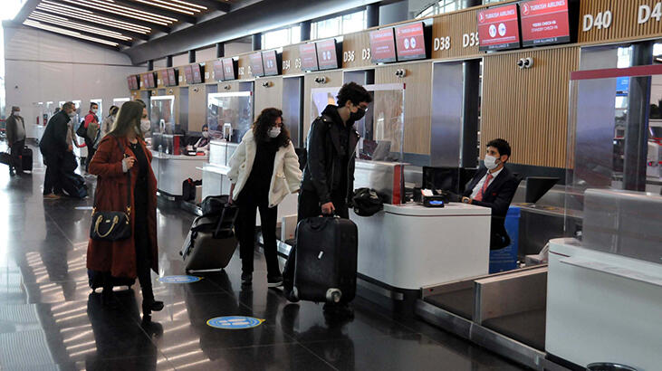 Bakan Koca’nın uyarılarına rağmen İstanbul’da seyahat hareketliliği devam ediyor