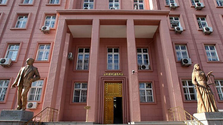 Kızı yaşındaki iş arkadaşına bu mesajları attı, tazminatsız kovuldu