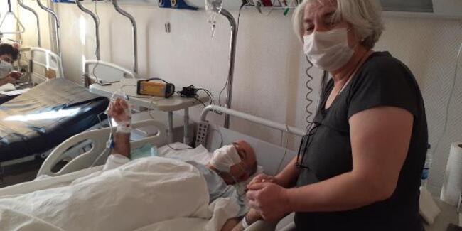 Kaburgalarındaki kırıklara rağmen torunu ile eşini kurtardı